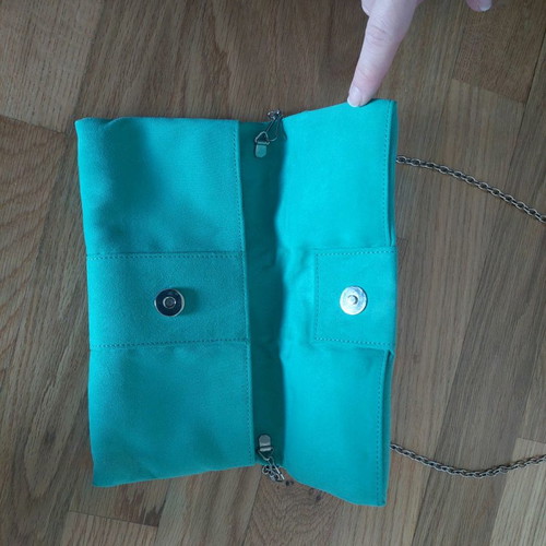 Women's shoulder bag used