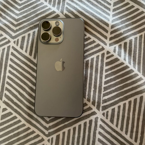 iPhone 15 Pro Max like new, silver, 256GB, 20+ MP camera
