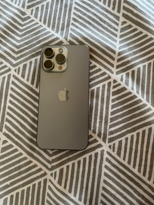 iPhone 15 Pro Max σαν καινούργιο, ασημί, 256GB, 20+ MP κάμερα
