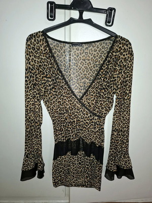 Blouse like new with leopard print, size M