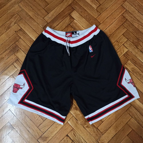 Chicago Bulls basketball shorts Nike used, size large