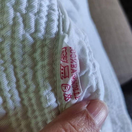 Women's white cotton hat with pockets used