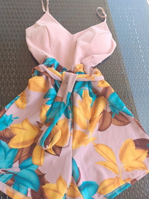 Women's jumpsuit shorts medium colorful leaf pattern like new