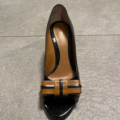Fendi Peep toe pumps like new, size 39