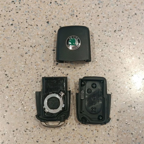 Skoda key like new, Octavia shell with two buttons