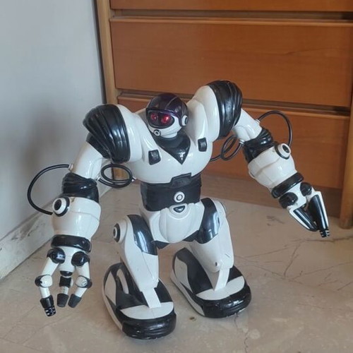 Robosapien robot used, functional without remote control