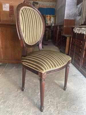 Round dining table and 2 chairs like new