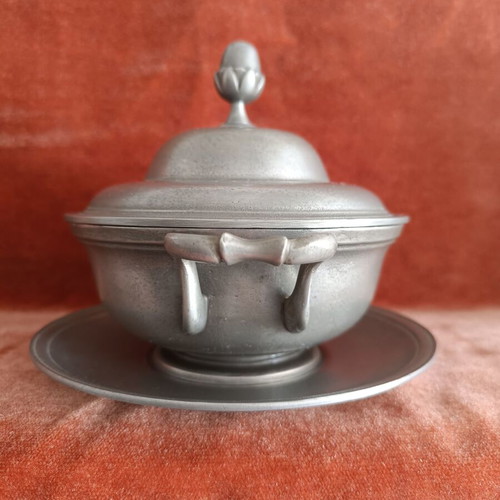 Vintage pewter soup tureen and tray from France like new