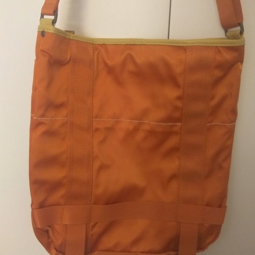 Madarina Duck crossbody bag orange like new