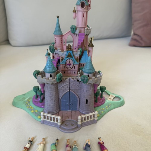 Cinderella Polly Pocket Disney playset with 7 figures, like new