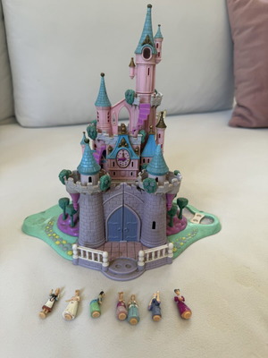 Cinderella Polly Pocket Disney playset with 7 figures, like new