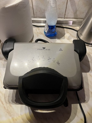 Princess Toaster used, grills bread and meat
