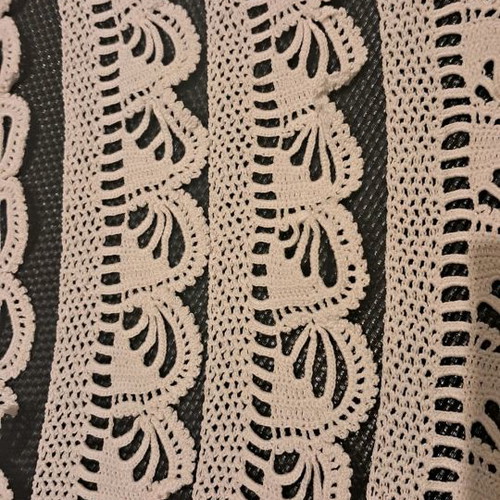Lace for pillowcases used, 4 pieces