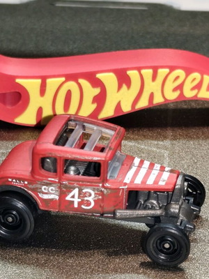 Hot Wheels Ford Model A Custom '31 new with display base
