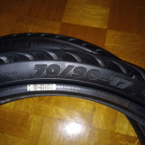 Michelin Pilot Street motorcycle tires used, pair 70/90/17 front 80/90/17 rear