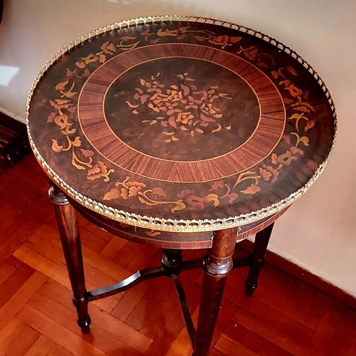 Vintage 1960 Victorian Style Side Table like new