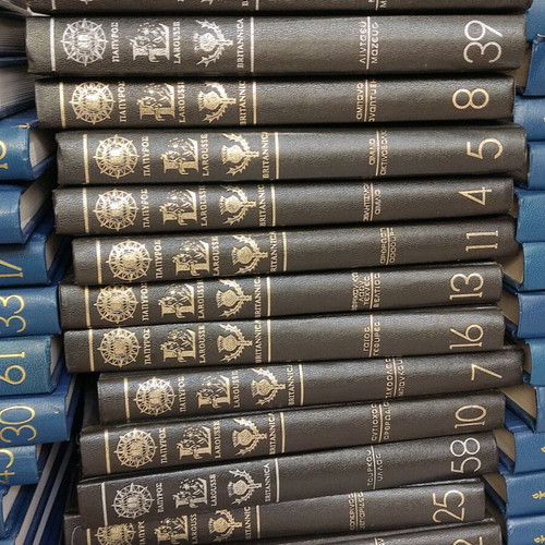 Papyrus Larousse Britannica encyclopedia like new, 61 volumes