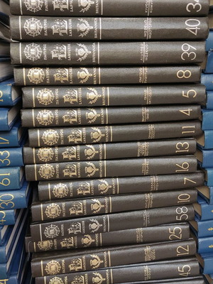 Papyrus Larousse Britannica encyclopedia like new, 61 volumes