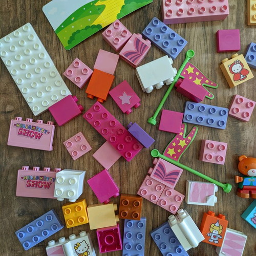 Hello Kitty Sanrio Funpark Blocks Used With Box