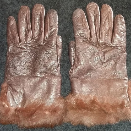 Women's gloves used leather, wool, and fabric sizes 7 1/2 and 8