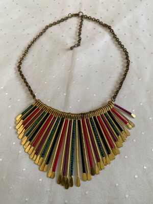 Colorful necklace new with gold and multicolor details