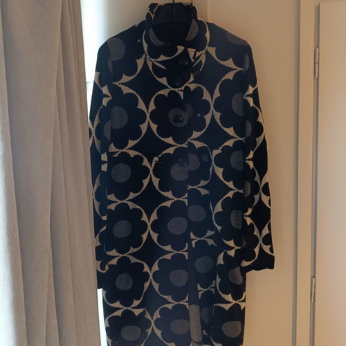 Wool coat, modern and comfortable, black and white, size M
