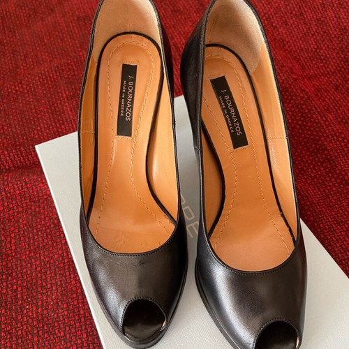 Bournazos leather pumps size 39 like new, black
