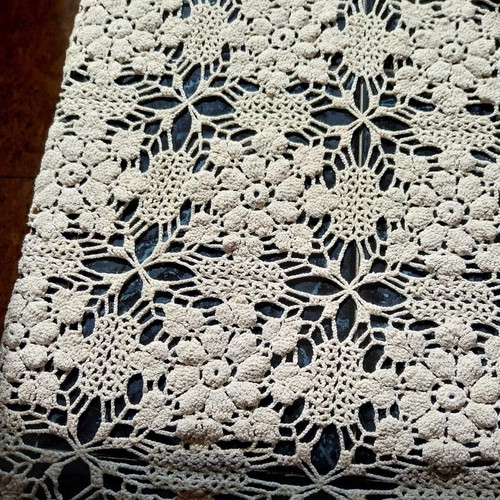Crocheted tablecloth like new, rectangular 175x140 cm, handmade