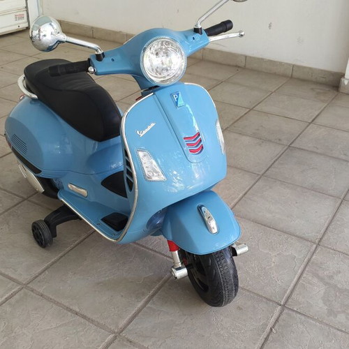 Vespa electric ride-on toy for children 3-4 years, blue