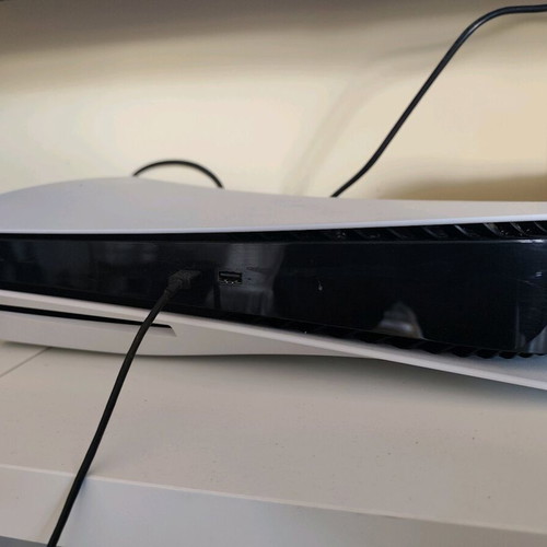 Ps5 1 Tera σαν καινούργιο με 2 χειριστήρια, φορτιστή, 6 παιχνίδια και καλώδια