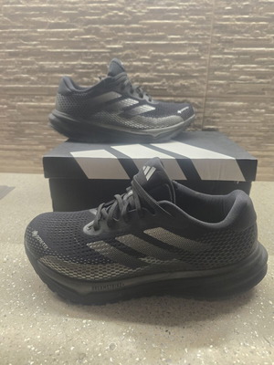 Adidas Supernova 42 2/3 Goretex new running shoes black