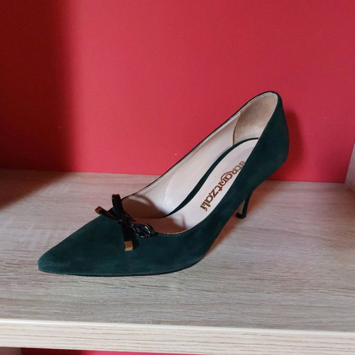 Strantzali green velour pumps new, size 37