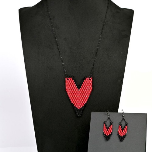 Strast jewelry set custom made with necklace and earrings in black and red