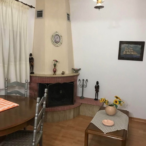 Κατοικία με ελαιώνα και θέα στον Όλυμπο