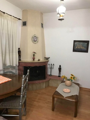 Κατοικία με ελαιώνα και θέα στον Όλυμπο