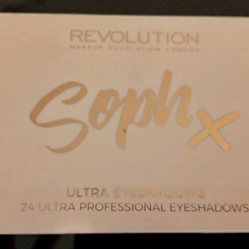 Makeup Revolution Soph X Eyeshadow Palette 26.4g like new