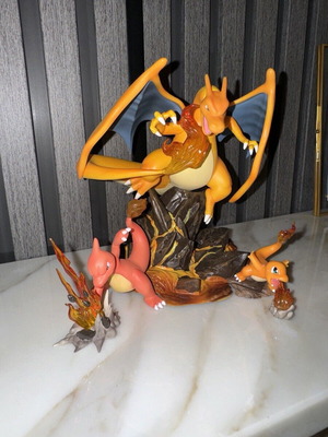 Pokemon Charizard Evolution Figure like new