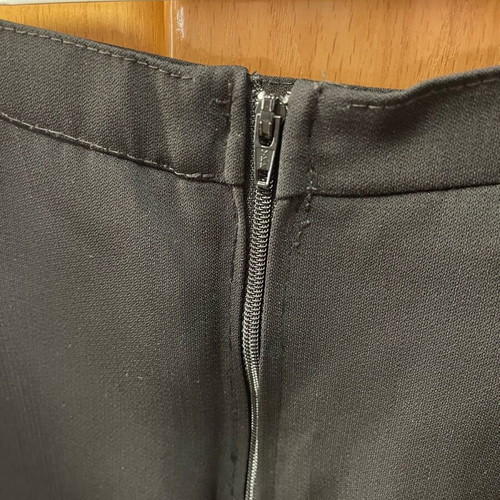 Black skirt with design and zipper Large like new