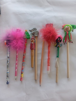 Pencils and pens like new, set with 2 feather pens and mechanical pencil
