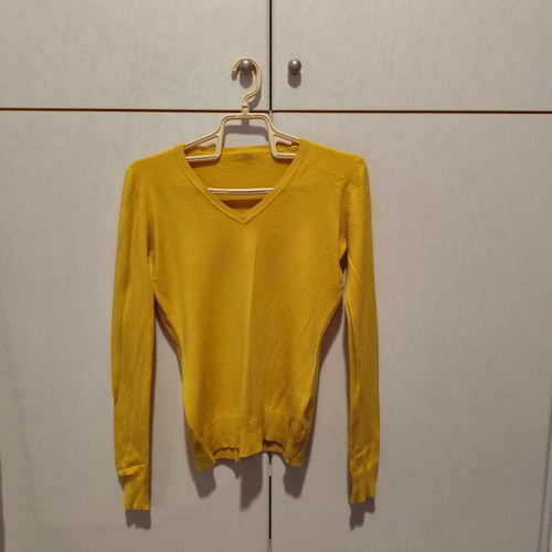 Celestino yellow sweater new, size small