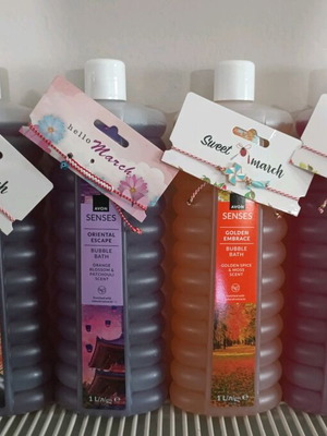 Αφρόλουτρα Avon καινούργια με μαρτάκι δώρο, 6 αρώματα