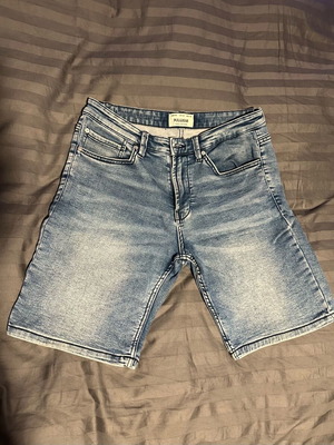 Τζιν ανδρική βερμούδα Pull & Bear σαν καινούργιο, μπλε, μέγεθος M