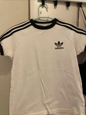 Adidas μπλουζάκι σαν καινούργιο, μέγεθος 140 εκ, μαύρο και άσπρο