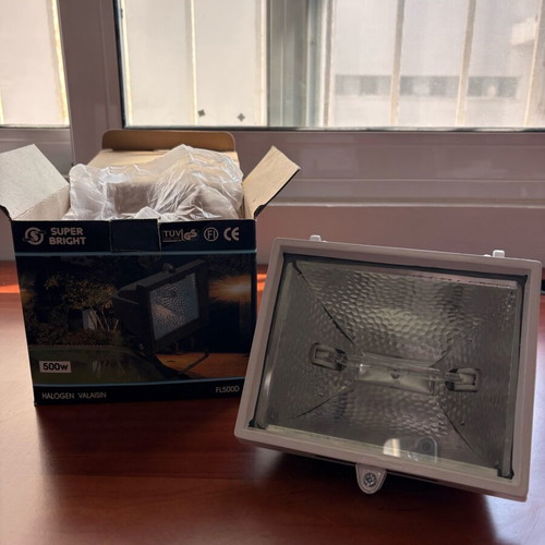 Halogen outdoor floodlight new