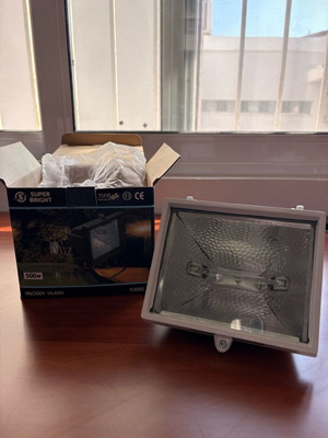 Halogen outdoor floodlight new