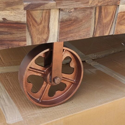 Coffee table with wheels like new
