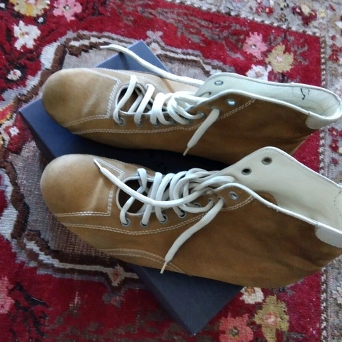 Castor Boots Like New, Classic Color Size 41