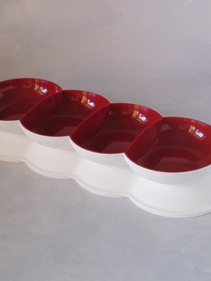 Tupperware Αλέγκρα πιατέλα για σνακ με 4 κόκκινες και λευκές θέσεις χωρίς κάλυμμα