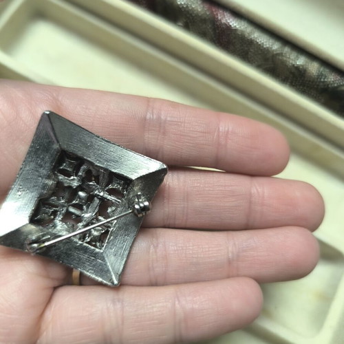 Vintage silver brooch with Greek key pattern and pearls, like new