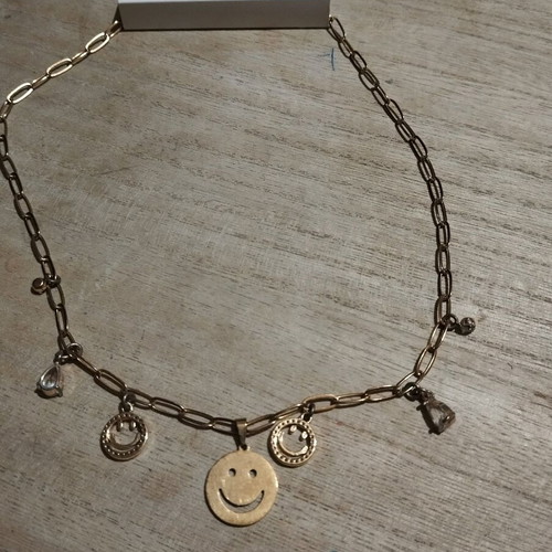 So Cute Cut necklace like new, gold color